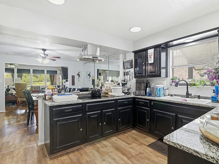 701 Oakland Hills Ln — Photo 8