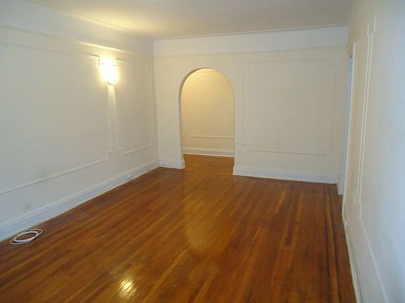 2nd image of 32-16 Crescent St #22K