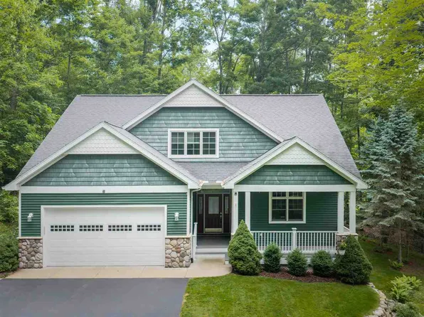 2525 Rosewood Ln, Petoskey, MI 49770