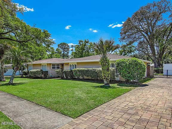 4th image of 3376 Hollycrest Blvd