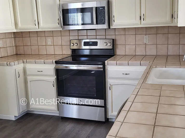 2325 Orchard View Cir — Photo 2