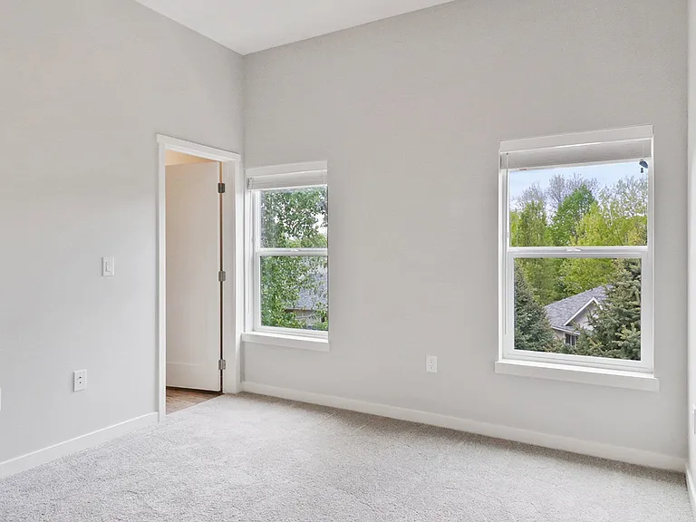 The Edge at State Apartments & Townhomes — Photo 10