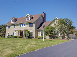 219 E Laurel Cir, Delafield, WI 53018