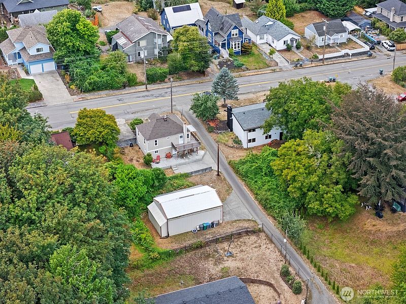 3rd image of 713 Hull Avenue