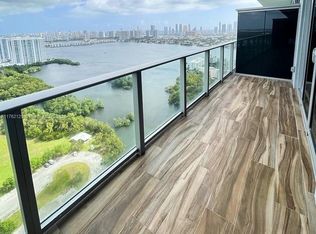 16385 Biscayne Blvd #PENTHOUSE 3, North Miami Beach, FL 33160