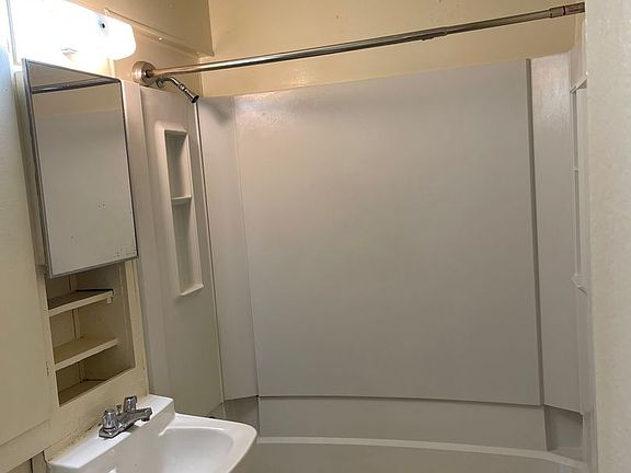 4th image of 1210 Eisenhower Ave #1214