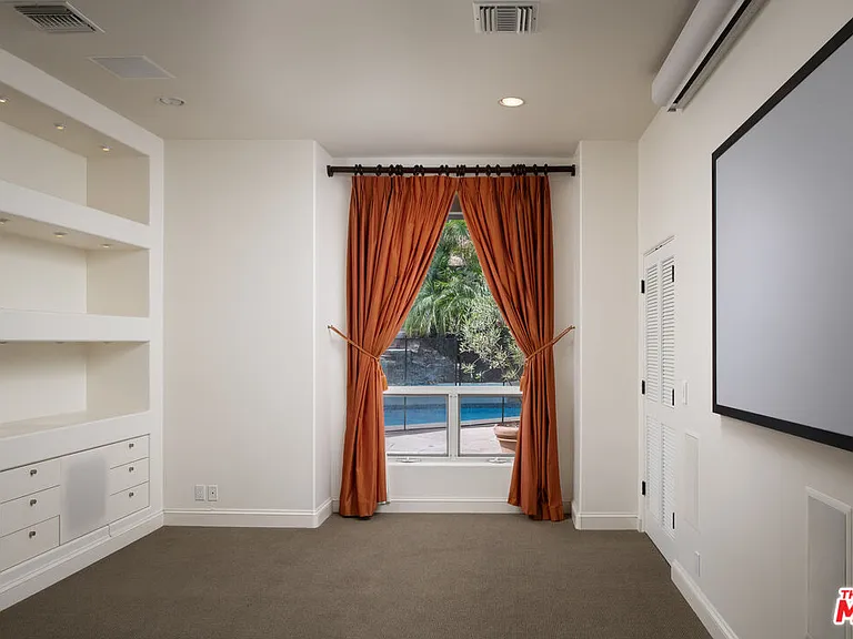 3235 Rambla Pacifico — Photo 16