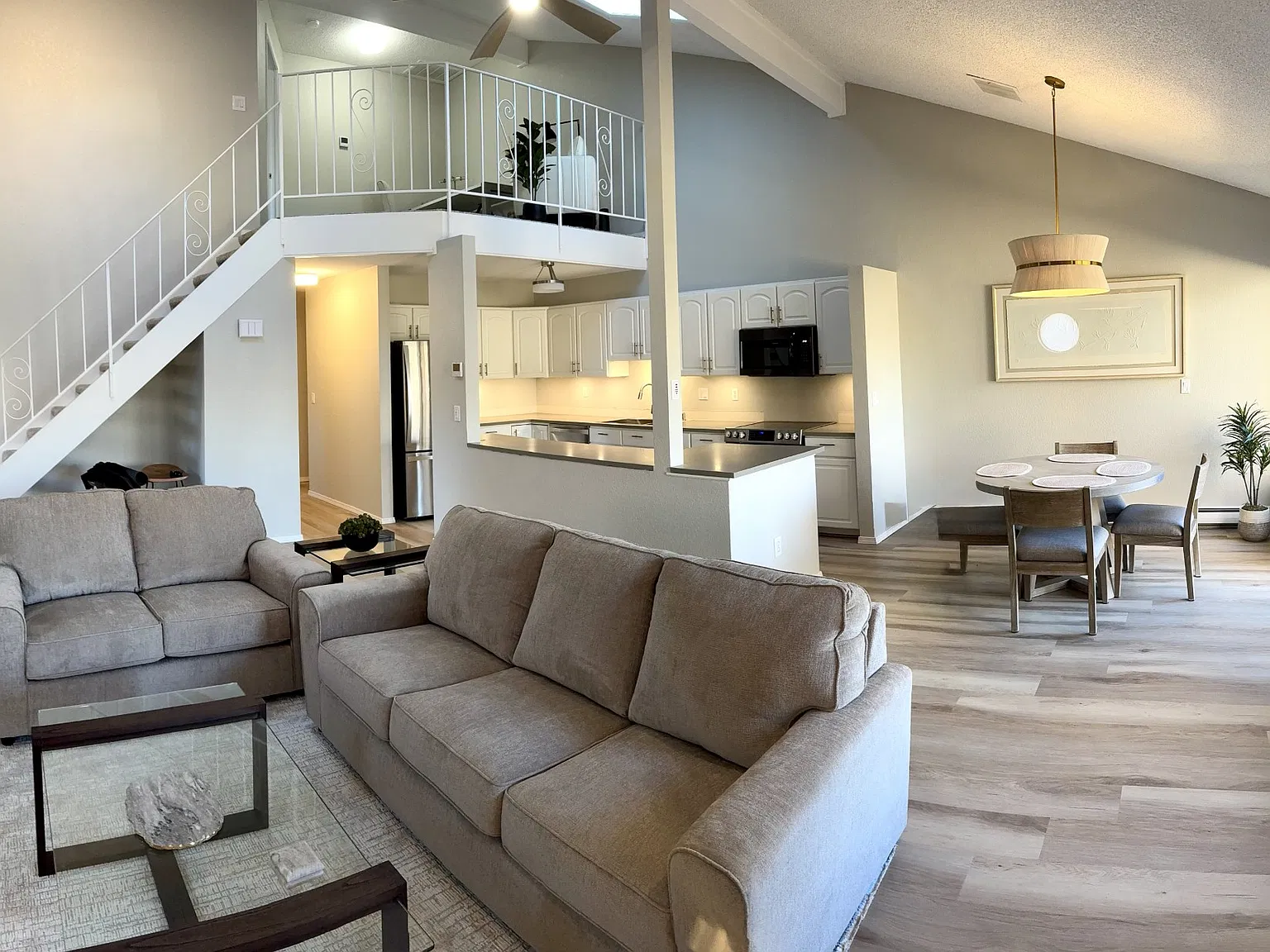 2 bed, 1582 sqft, $2,600 — Photo 3