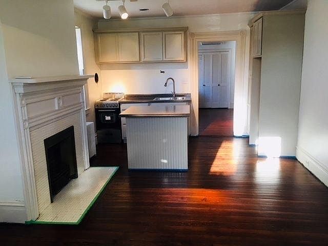 1st image of 121 S Fairfield St #1