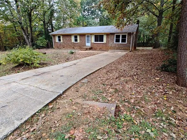 7635 Landis Dr, Browns Summit, NC 27214