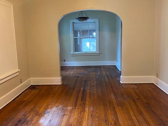 3rd image of 405 N Carson Ave