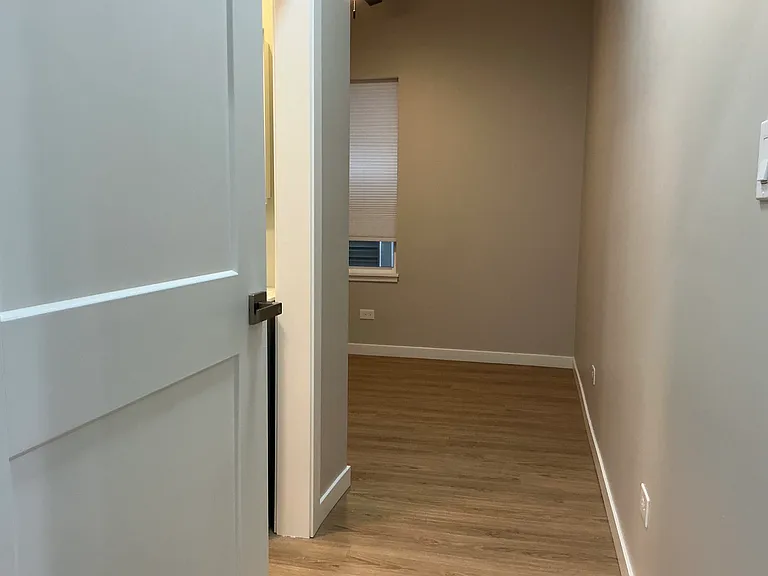 2146 W 21st St #1 — Photo 15