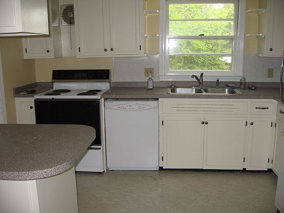 3rd image of 880 Tazewell St
