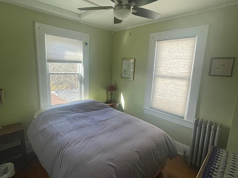 2nd bedroom. queen bed