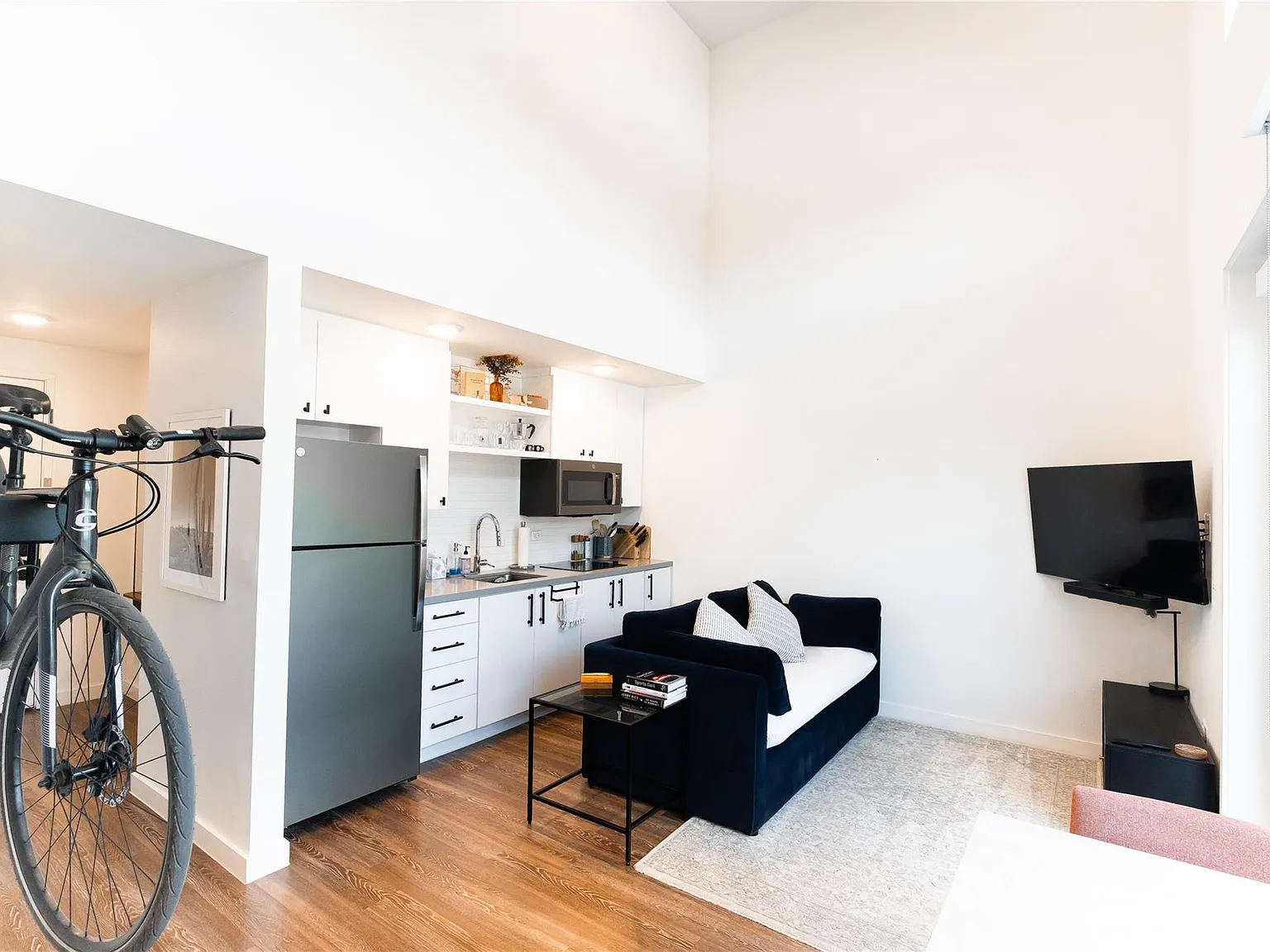 1 bed, 1.0 bath, 448 sqft, $1,995 — Photo 4