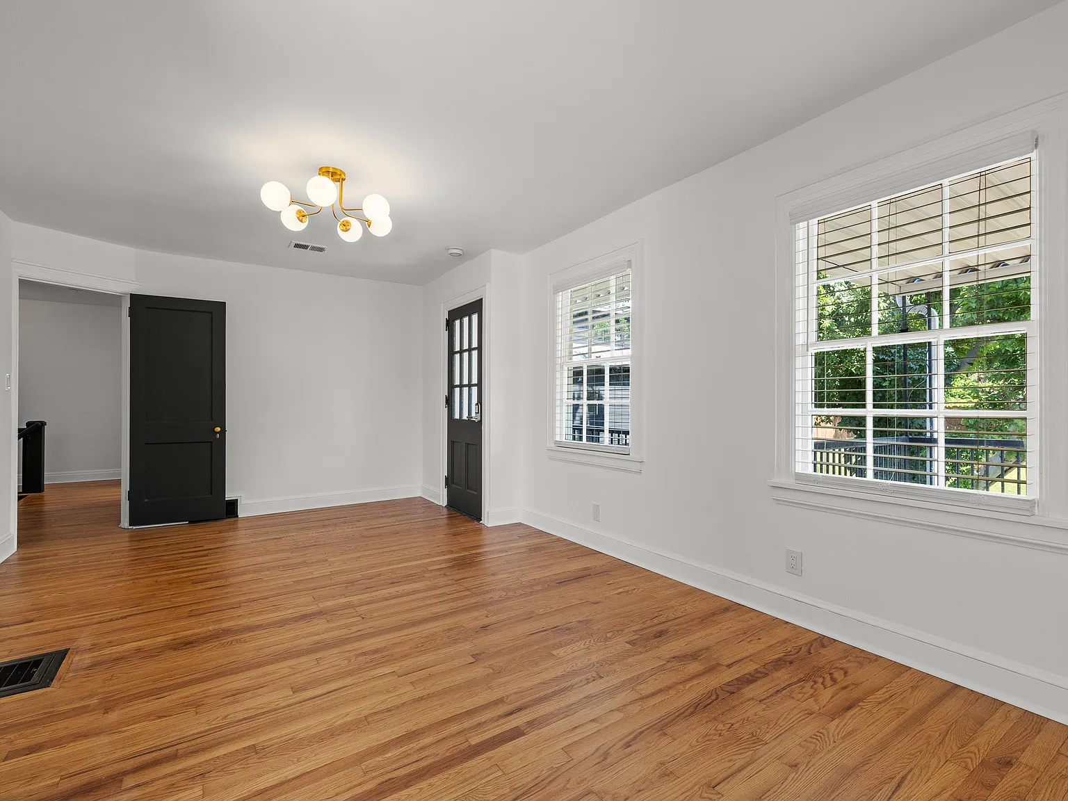 2 bed, 1000 sqft, $2,100 — Photo 4