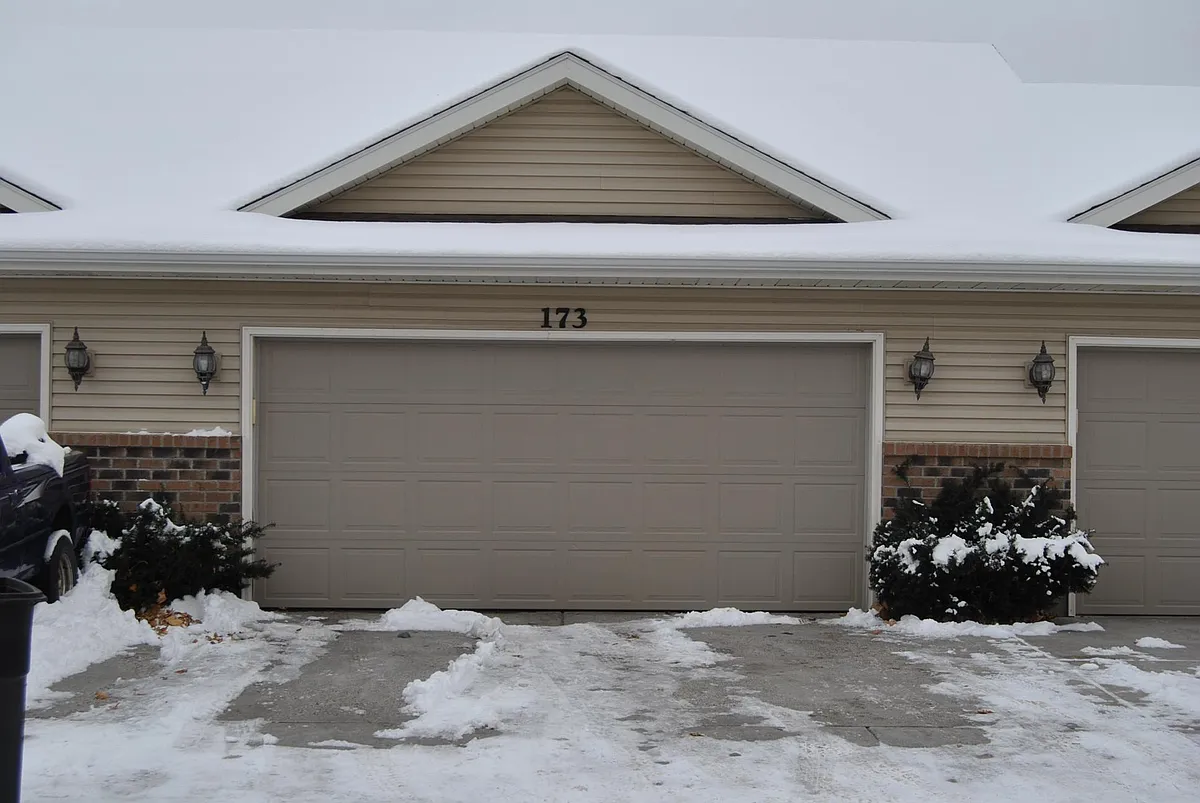 Building Photo - 173 Robinson Dr