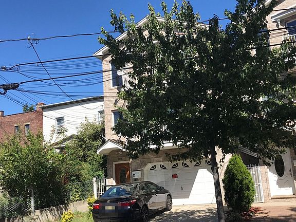 5th image of 70 Waverly St