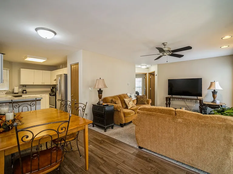 1045 Talbots Ln — Photo 11