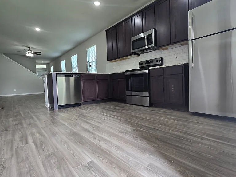 313 Caleb Ct — Photo 6