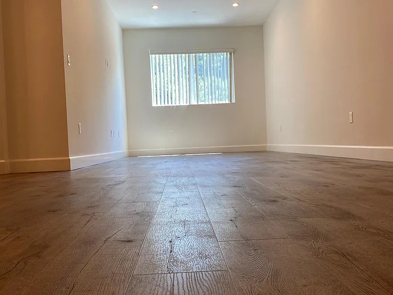 7118 Amigo Ave #405 — Photo 13
