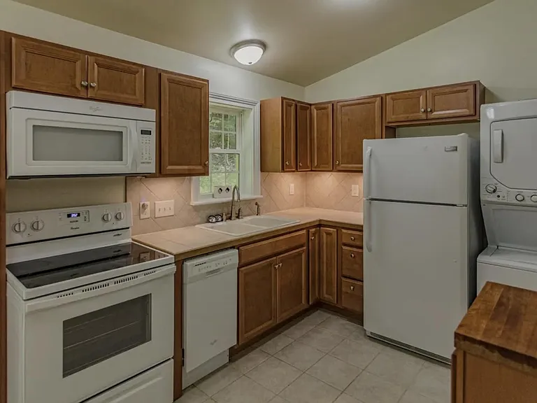 Kitchen. All appliances
Butcher block & stainless table provide extra work/storage space (moveable)