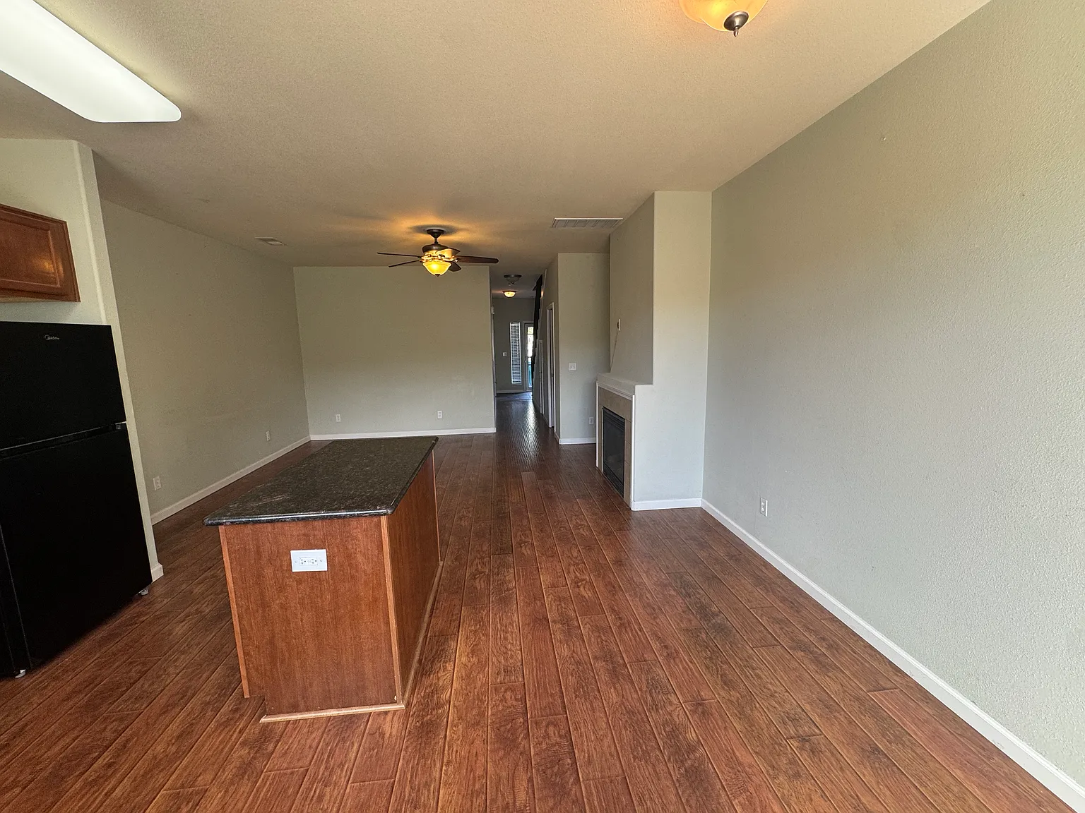 2 bed, 2.5 bath, 1342 sqft, $1,995 — Photo 4