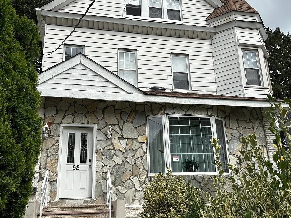 52 Lafayette Ave #1