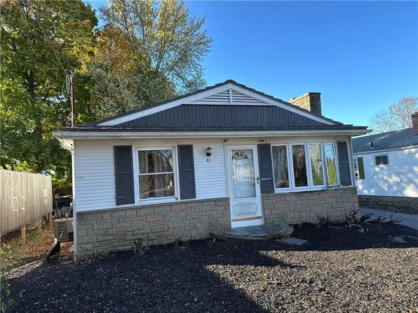 81 Wampanoag Trl, Riverside, RI 02915