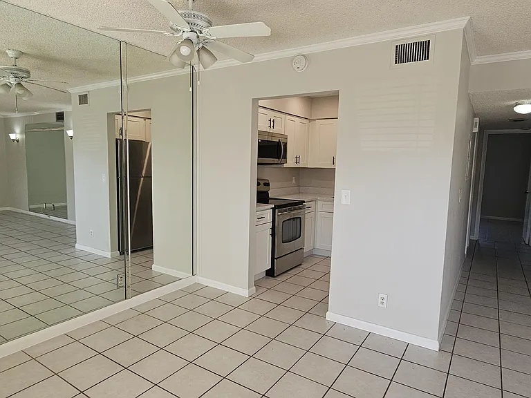 2245 SW 22nd Ave #1020 — Photo 11