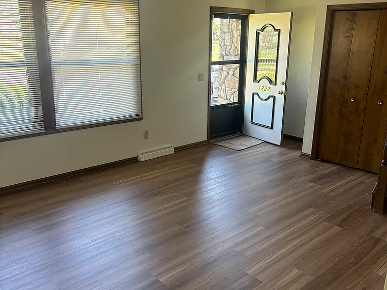 1227 Suffield Cir NW — Photo 11