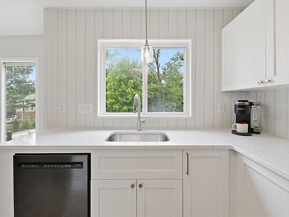 4th image of 10150 Hamlet Ct