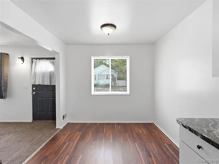 1221 E Granet Ave — Photo 11