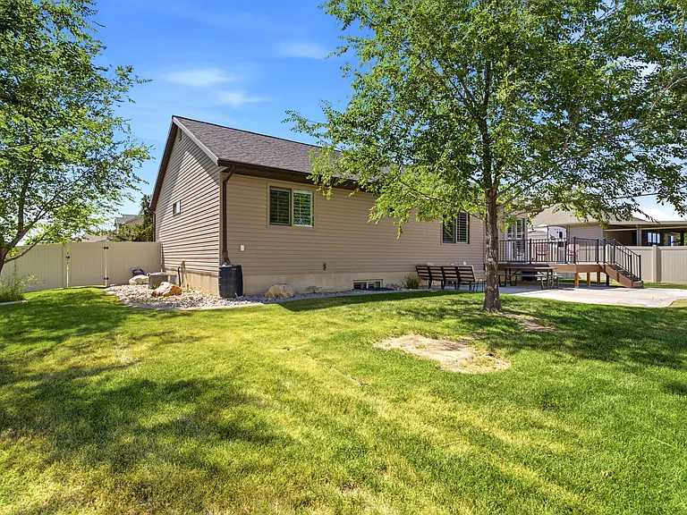 5742 S 4525 W — Photo 32