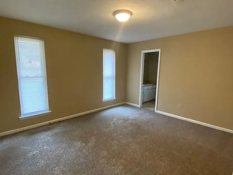 3606 Quail Hollow Dr — Photo 7