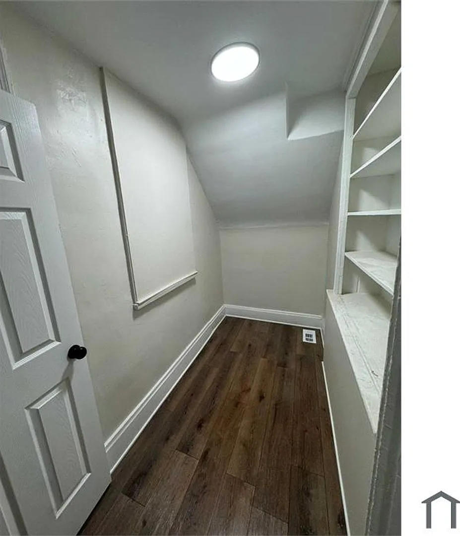5 bed, 3006 sqft, $1,889 — Photo 2
