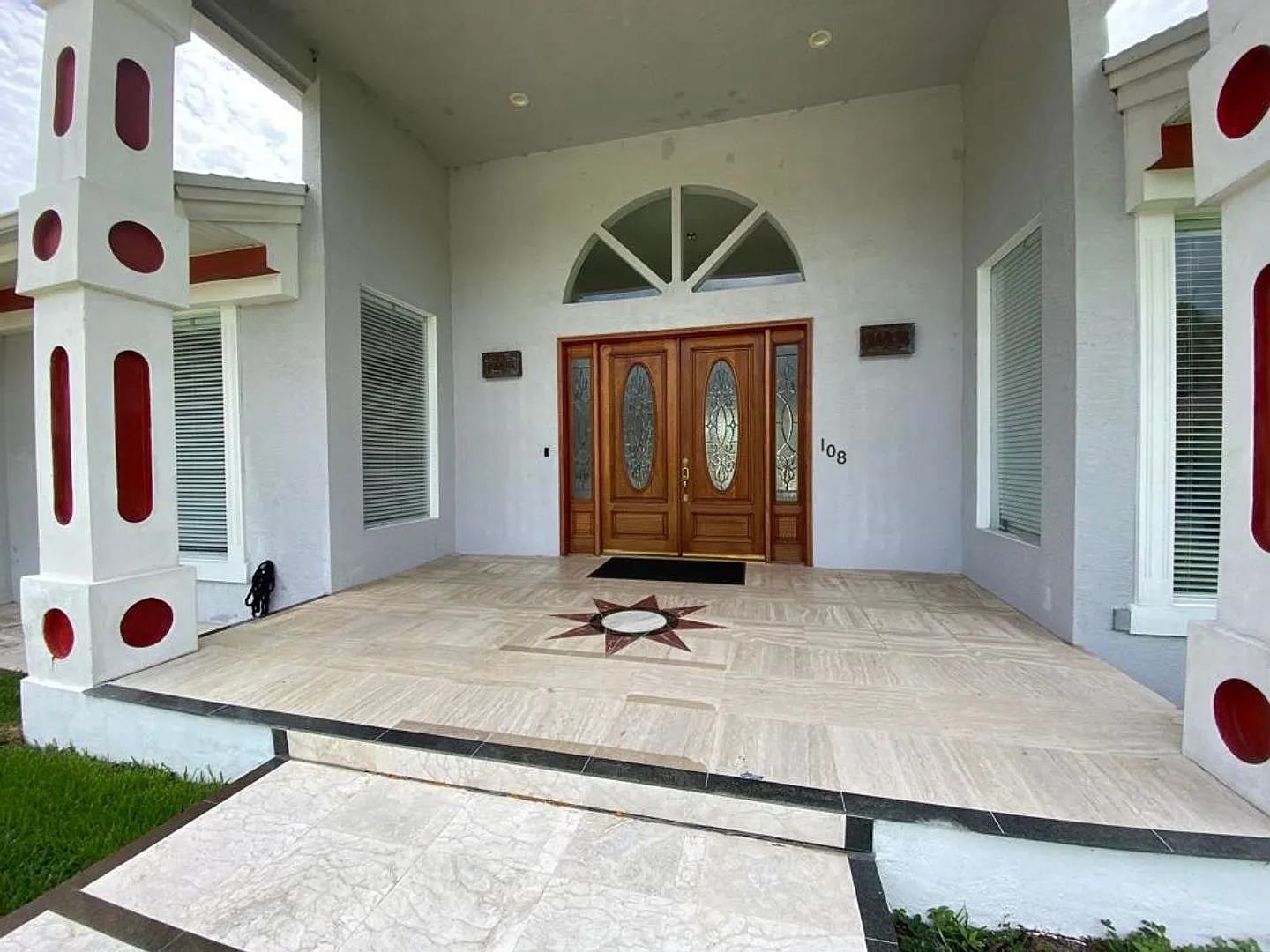 Spacious 3/2 with In-Law Suite — Photo 2