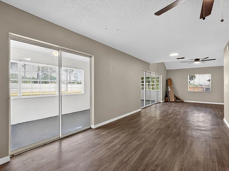 802 Arietta Cir N — Photo 8