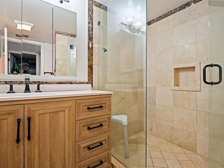 2555 Collins Ave #1002 — Photo 17