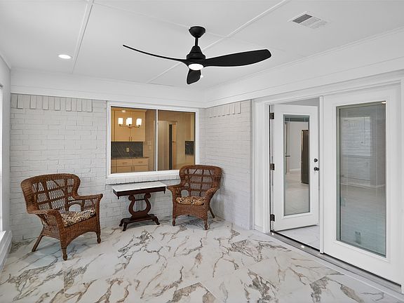 5th image of 835 38th St SE