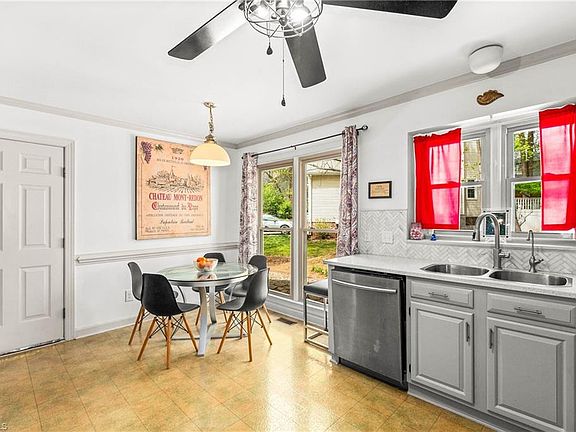 5th image of 17 Spring Oak Ct