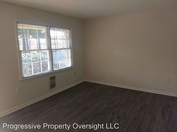 4th image of 406 Russell Pkwy APT 6