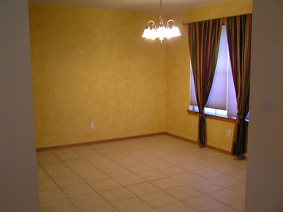 4th image of 313 Mockingbird Ln