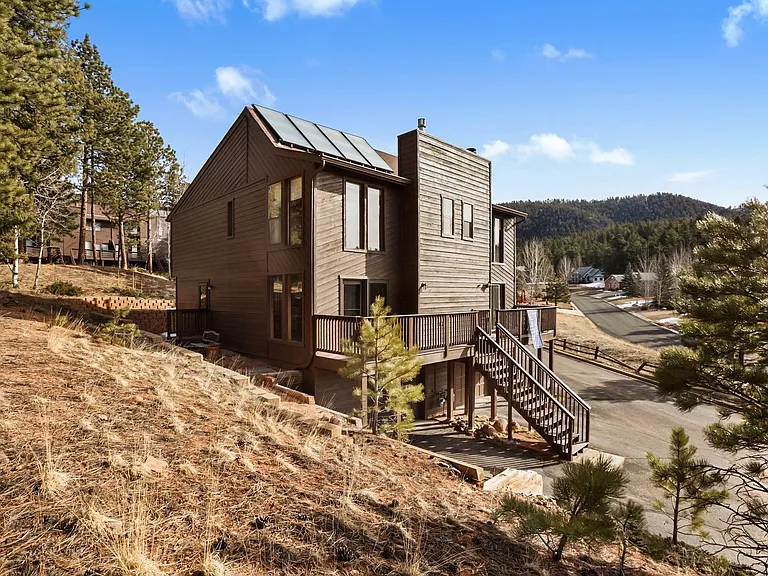 590 Greenway Ct #A — Photo 3