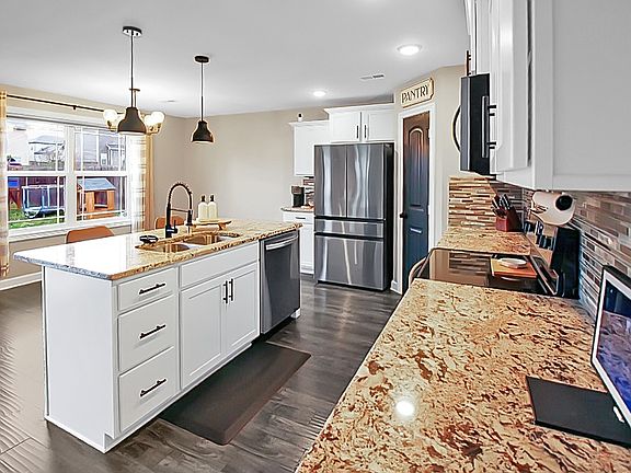 5th image of 557 Medallion Cir