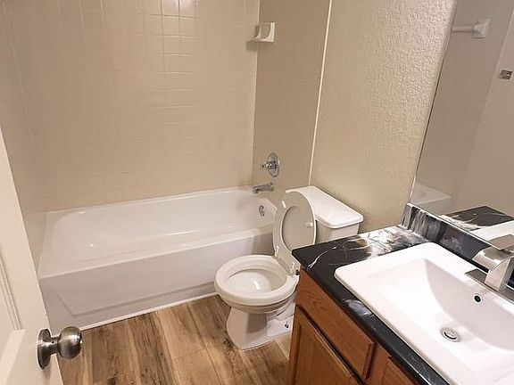 5th image of 3207 Hereford Ln #D