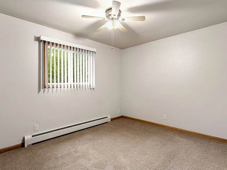 35 Woodmere Ct — Photo 7