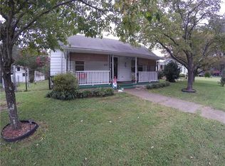 412 N Davis Ave, Newton, NC 28658