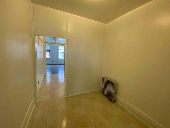 3rd image of 211 Meserole St #3L