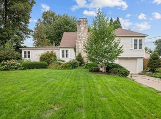 806 N 11th St, Clinton, IA 52732
